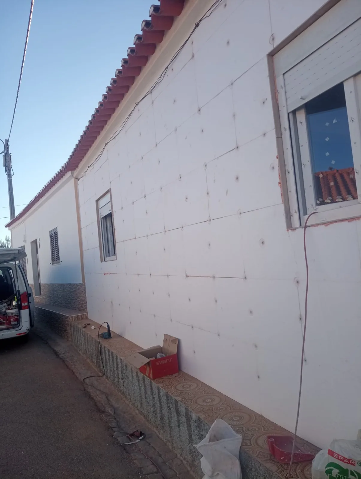 Painéis de isolamento exterior em capoto, antes dos acabamentos — André Souza Remodelações